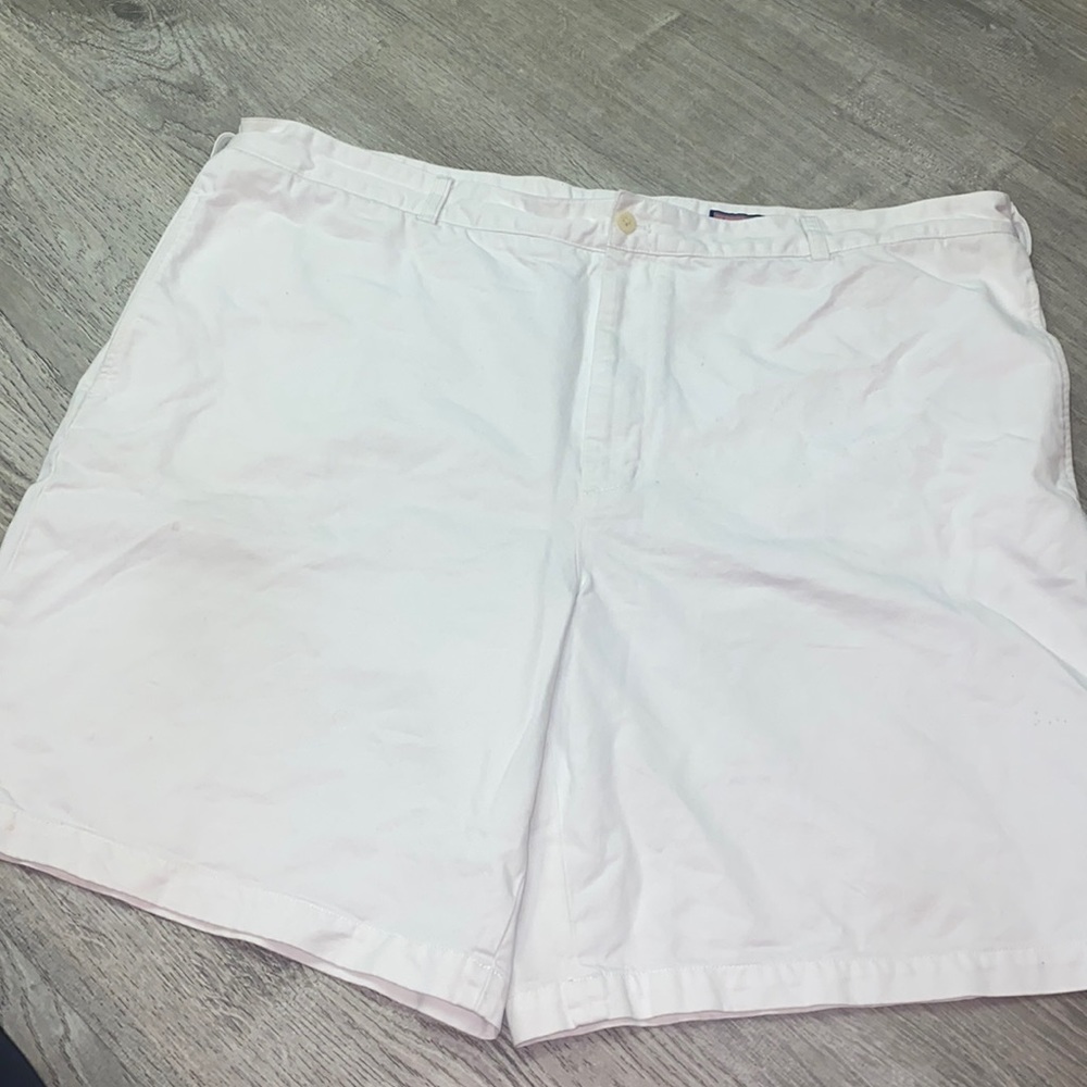 Men’s White Vineyard Vines shorts 48B